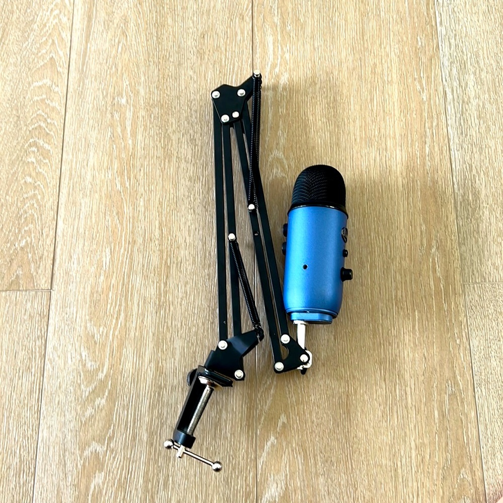 Big lamp microphone for gaming, cable not included,